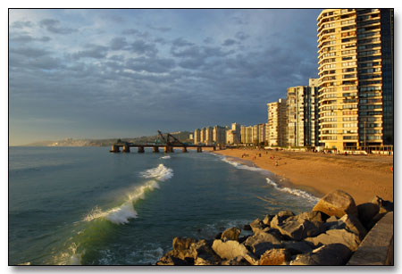 Acapulco Beach. Vina del Mar -  Luis Sandoval Mandujano/Istockphoto