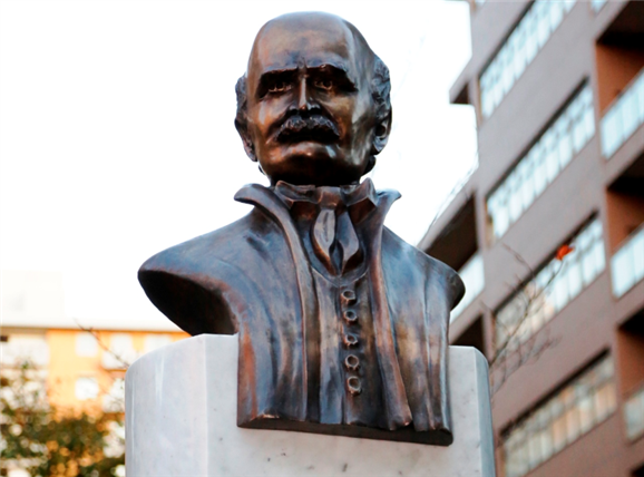 Forrás: https://weborvos.hu/hirek/semmelweis-ignac-emlekere-avattak-szobrot-tokioban-249044