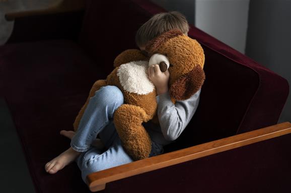 <a href="https://www.freepik.com/free-photo/non-explicit-image-child-abuse_94965183.htm#fromView=search&page=1&position=23&uuid=6ed654cb-01ef-499c-9d17-c79c52a85e47">Image by freepik</a>